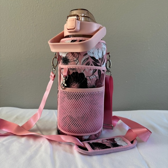 ST-Yiben, Half gallon water bottle sleeve & strap, 70oz with strap - Picture 3 of 4